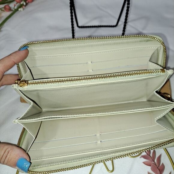 Authentic Louis Vuitton Vernis Sarah zipper wallet. Excellent condition. - Picture 5 of 14